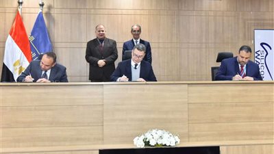 وزير الاتصالات ومحافظ أسيوط يشهدان توقيع 4 مذكرات تفاهم لدعم مشروعات التطوير المؤسسى