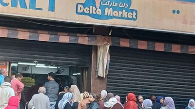 ازدحام وطوابير ومشاجرة على اللحوم بـ 160 جنيهًا (صور)