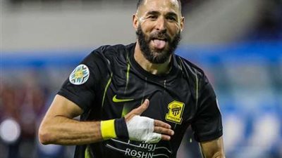 بعد تشيلسي.. فريق إنجليزي جديد يدخل سباق التعاقد مع بنزيما في الانتقالات الشتوية