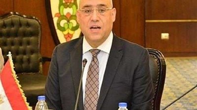 بطاقة 1.1 مليون م3 يوميًا.. وزير الإسكان يتابع سير العمل بمحطة تنقية مياه شرب 