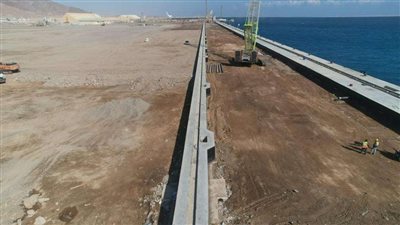 تقدم أعمال تنفيذ محطة متعددة الأغراض بميناء سفاجا البحري (صور)