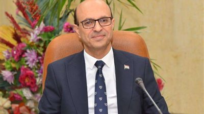 رئيس جامعة أسيوط يشيد بفريق طبي استأصل ورم سرطاني وزنه 10 كيلو