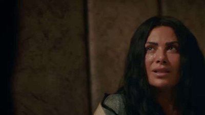 قوة وثقة وضعف وبكاء.. صبا مبارك تتصدر الإعلان الرسمي لـ «بين السطور»