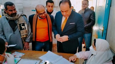 وكيل صحة سوهاج يوجه بإحالة مدير العيادات الخارجية بمستشفى أخميم المركزي للتحقيق لعدم انضباط العمل بالعيادات الخارجية سوهاج: وكيل صحة سوهاج يتفقد سير العمل بعدد من المنشآت الصحية بالمحافظة في متابعة مي