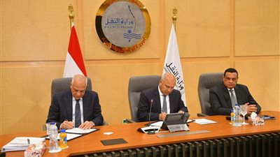 وزير النقل يوقع مع محافظي الغربية والجيزة بروتوكولي تعاون