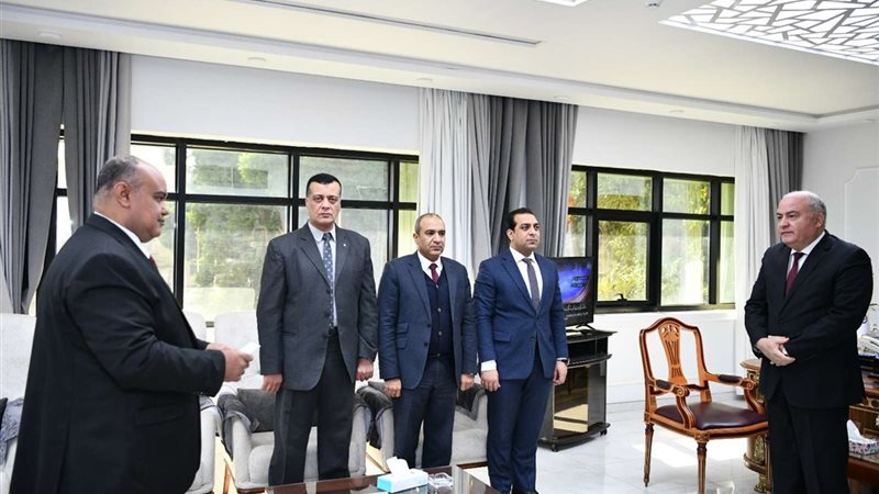محافظ قنا ومدير عام