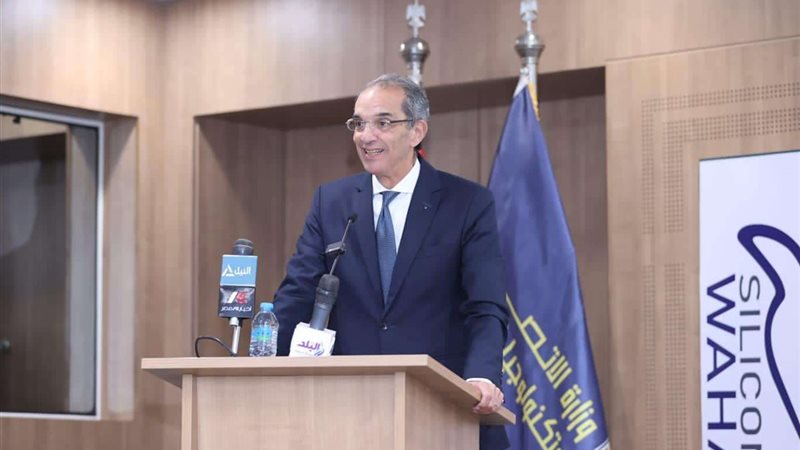 وزير الاتصالات وتكنولوجيا