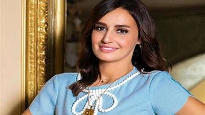 أمن الجيزة يضبط المتهمة بسرقة مجوهرات شقيقة حلا شيحة في مول مصر