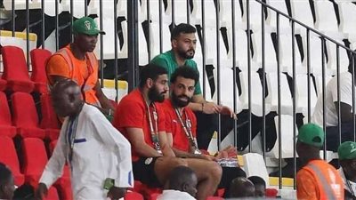 ضيف شرف.. محمد صلاح يدعم المنتخب من المدرجات