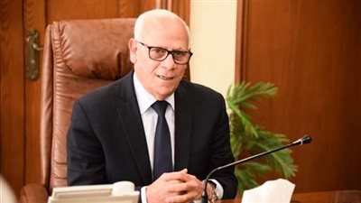 محافظ بورسعيد يتفقد سير وانتظام امتحان مادة الهندسة داخل لجنة مدرسة عمرو بن العاص الإعدادية بنين