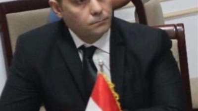 خبير اقتصادي يطالب بتثبيت سعر الدولار لمدة خمس سنوات