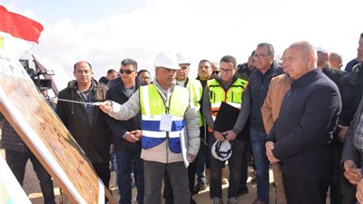 وزير النقل يوجه بتكثيف الأعمال في مشروع القطار الكهربائي السريع