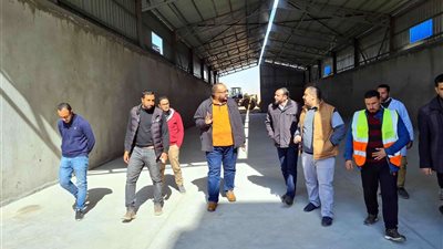 مياه الشرب بسوهاج تدفع بثلاث لودر حفار بقيمة 18 مليون جنيه وتضع اللمسات الاخيرة لمجمع المخازن المقام على مساحة 2500 متر مربع