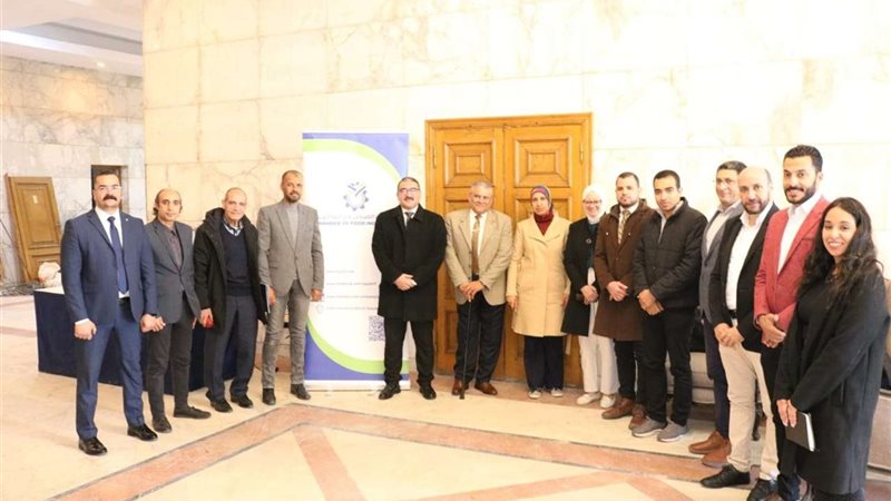 صورة من داخل الندوة