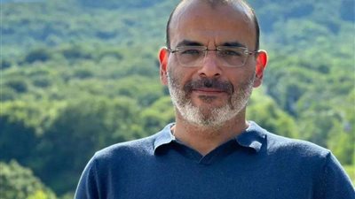 السقا تطور.. أيمن بهجت قمر يشيد بمسلسل جولة أخيرة