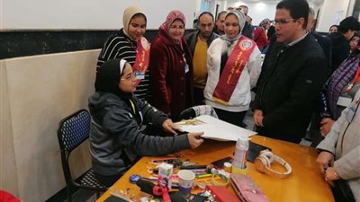 رئيس جامعة بنها يتفقد ملتقى إبداع كليات التربية النوعية بالجامعات المصرية