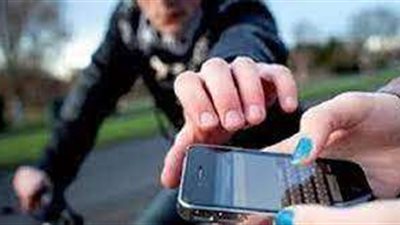 حبس 3 متهمين كونوا عصابة لسرقة الهواتف المحمولة في القاهرة