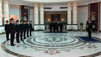 وزير الداخلية يصدق على تخريج طلبة من 