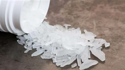 حبس عامل عثر بحوزته على كمية من مخدر الآيس بحلوان