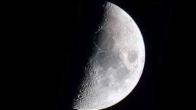 قمر رجب في التربيع الأخير.. سحر فلكي يزين السماء