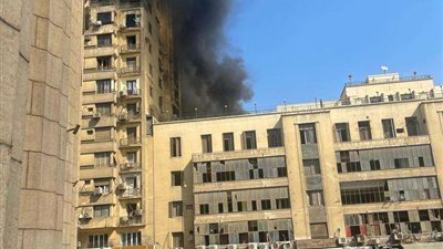 إخماد حريق مخزن بلاستيك مكون من 4 طوابق بمنشأة ناصر