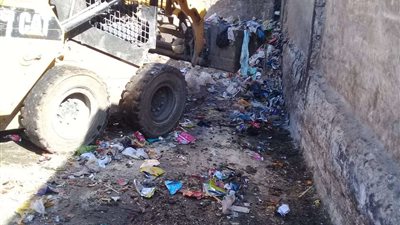 رفع 505 طن مخلفات وتسوية وتمهيد طرق خلال حملات نظافة بأسيوط