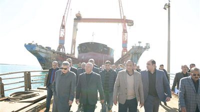 وزير النقل ورئيس قناة السويس يتفقدان ميناء بور توفيق