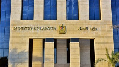 وزارة العمل: إيقاف نشاط شركتين لإلحاق العمالة بالخارج