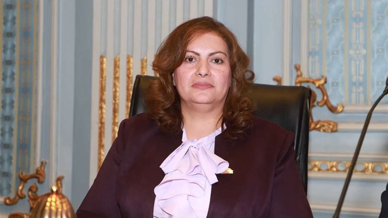 الدكتورة عايدة نصيف،