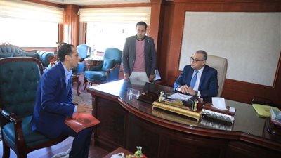 205 مواطن يعرضون مطالبهم وشكواهم خلال اللقاء الجماهيري بسوهاج