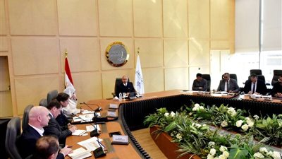 وزير النقل يتابع تقدم أعمال تنفيذ الخط الأول للقطار الكهربائي السريع