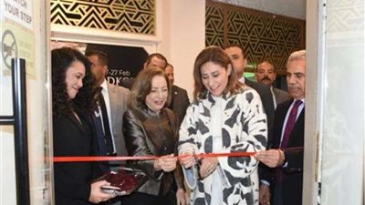 وزيرة الثقافة تفتتح معرض «أثير الأرض» لنازلي مدكور بجاليري بيكاسو