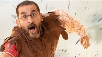 أحمد حلمي يشارك بمسرحية 