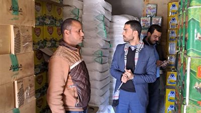 ضبط 17 طن مواد غذائية داخل أحد المخازن تم حجبهم عن الأسواق بدمنهور