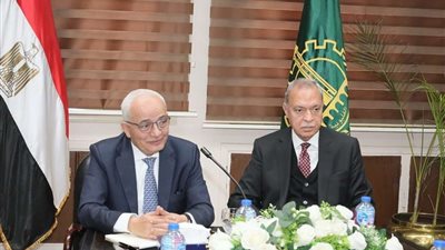 وزير التعليم ومحافظ القليوبية يعقدان اجتماعًا مع مديرى الإدارات