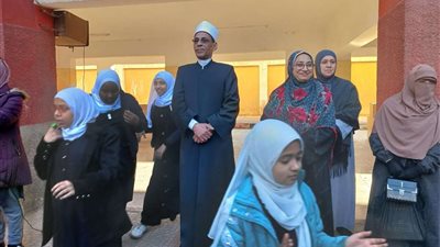 رئيس القاهرة الأزهرية يتفقد انتظام الدراسة بـ معهد فتيات 