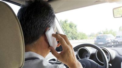تعرف على عقوبة التحدث في الهاتف المحمول أثناء قيادة السيارة