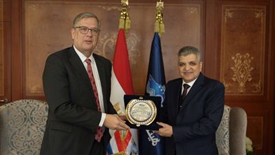 أسامة ربيع: قناة السويس مستمرة في تقديم كافة خدماتها رغم التحديات الراهنة