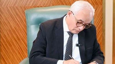 وزير التعليم يصدر قرارا وزاريا باتخاذ إجراءات تحرير عقود 54 معلما ضمن نسبة 5%؜