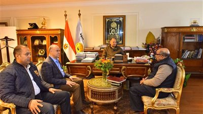 تكثيف الجهود والتنسيق بين مديرية الصحة وهيئة التأمين الصحي بأسيوط لتقديم خدمات أفضل للمواطنين