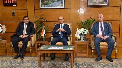 رئيس جامعة أسيوط يبحث تعزيز أوجه التعاون العلمي والأكاديمي مع مدير المعهد القومي للاتصالات
