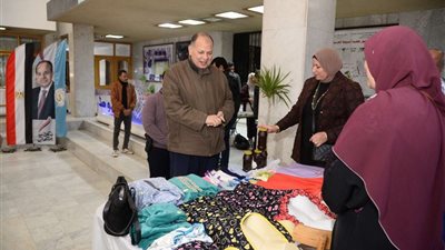 محافظ أسيوط يتفقد معرض منتجات الأسر المنتجة والجمعيات الأهلية الذي يقام كل أربعاء