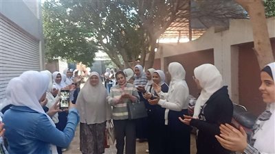 ممر شرفي تكريمي لمعلمتين في مدرسة باروط التجارية ببني سويف