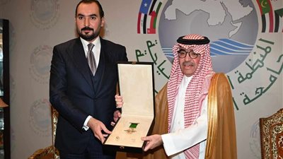 «العربية للسياحة» تمنح الدكتور زياد خلف وسام السياحة العربية من الدرجة الأولى