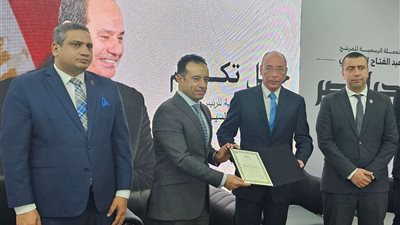 الحملة الرسمية للرئيس السيسي تكرم حزب 