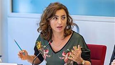 نقل والدة المخرجة ساندرا نشأت للعناية المركزة