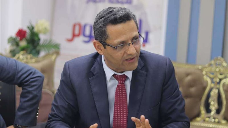 الكاتب الصحفي خالد