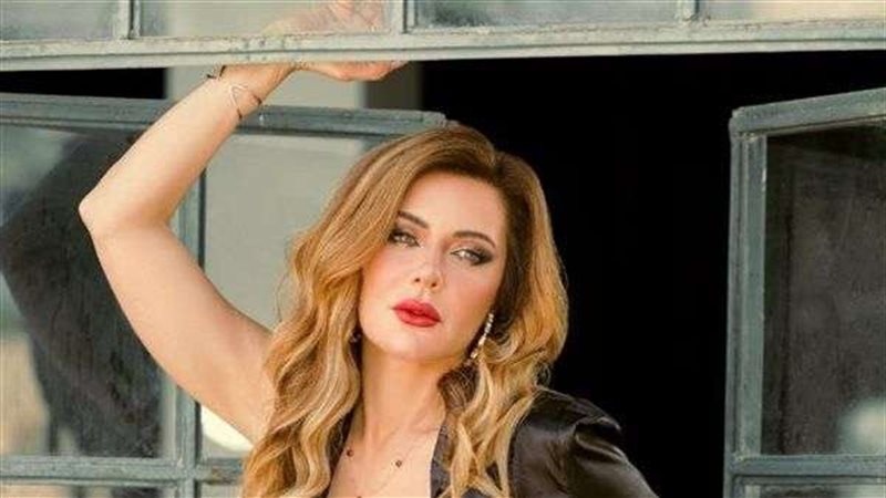 الفنانة صبا مبارك