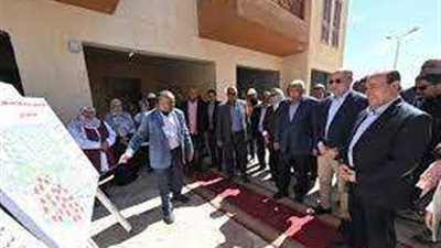 وزير الإسكان ومحافظ الوادي الجديد يفتتحان مشروع «درة الوادي»