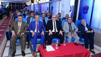 رئيس جامعة سوهاج يشهد فعاليات مناقشة رسالة ماجستير عن الحركات الصوتية في سورة الأنعام